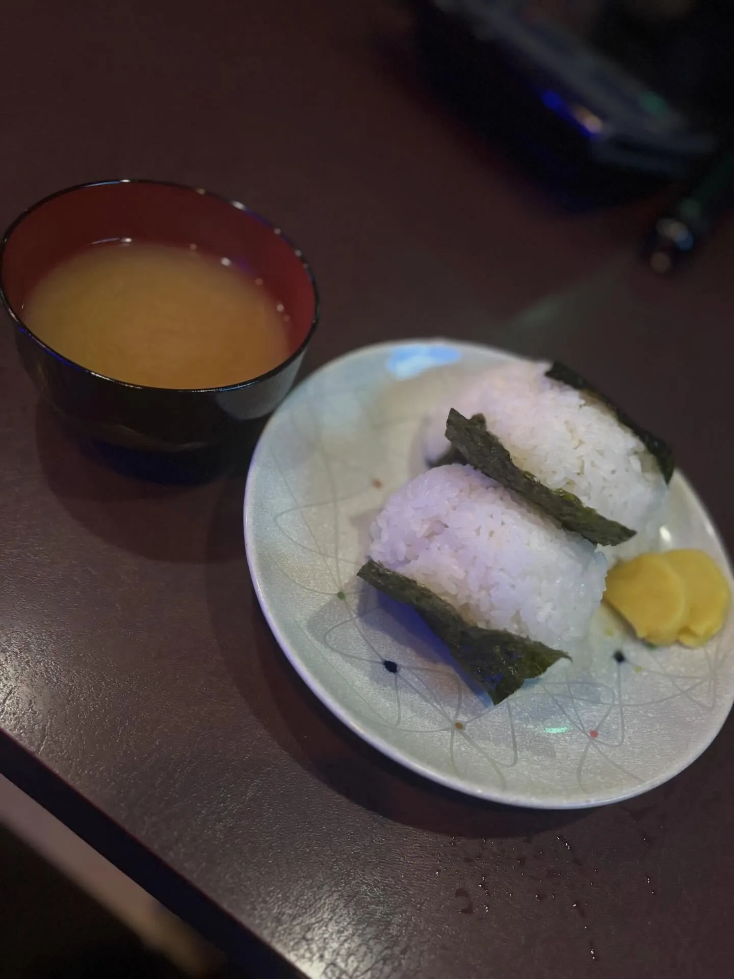 おにぎり(味噌汁付き)とお茶漬け始めました!